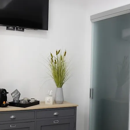 Leo 62 Guest house